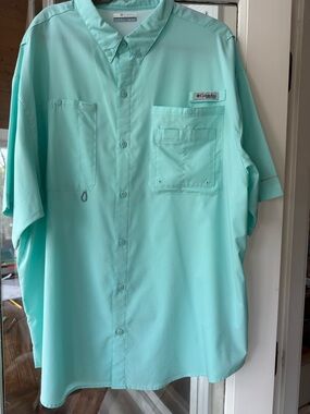Columbia Men's XXL Tall Short-Sleeve Button-Down Shirt in Mint. EUC! Clean home.